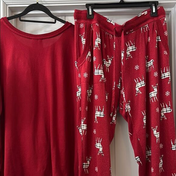 Cozy Red XL Pajamas with Reindeer Print - Picture 1 of 8